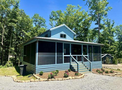 Spectacular Cabin Surrounded by Trees in Tracy City, Tennessee