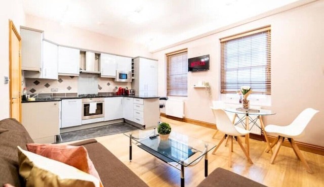 St Paul Cathedral-City of London]London Apartment