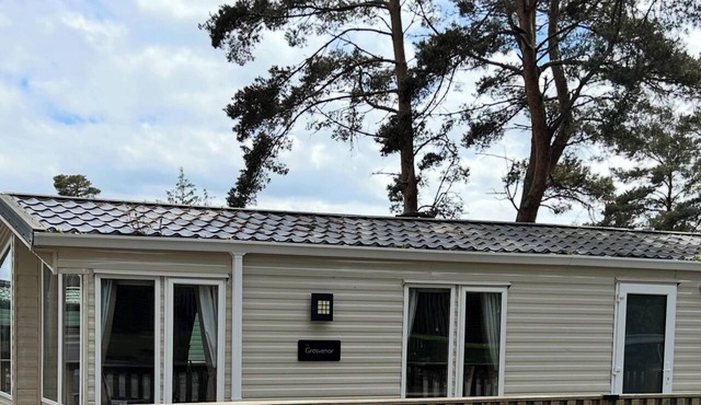 Static Caravan Sleeps 4 with Parking and Balcony