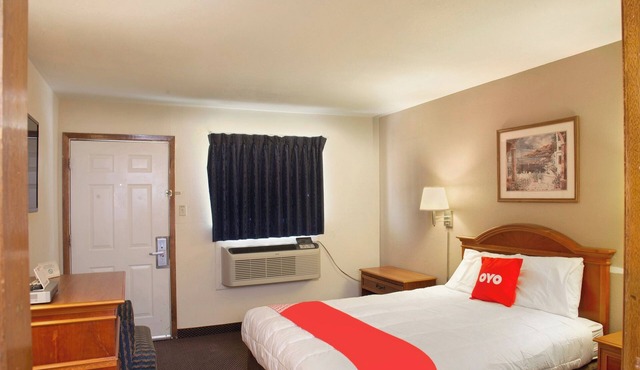 Stay in 2 Comfortable Rooms – Perfect for Couples & Sightseeing! in Guymon