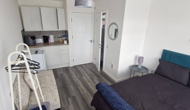 Studio flat 4