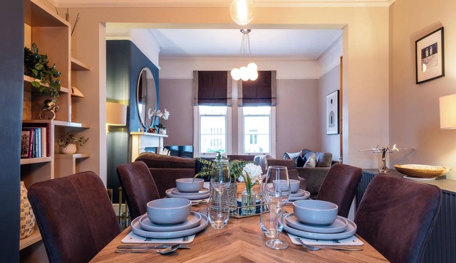 Stunning 2BD Townhouse in Cheltenham