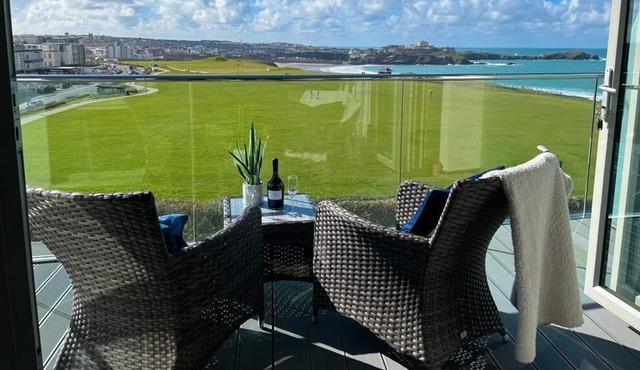 Stunning 3 bed + Sea view + Parking + Near beach