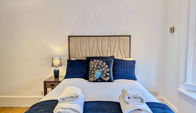 Stunning 4 Bedroom House in Old Windsor
