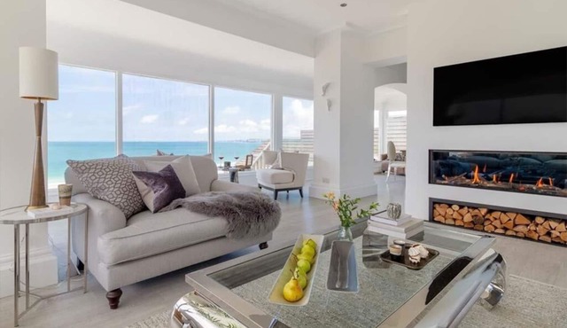 Stunning clifftop 5 bedroom luxury house with outstanding ocean views