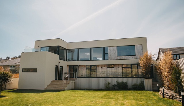 Stunning contemporary house amongst the dunes in Holywell Bay