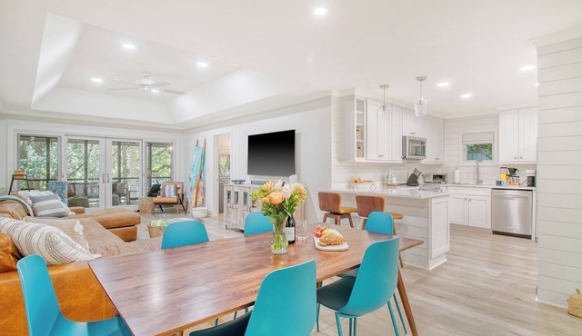 Stunning new Night Heron home, great location!