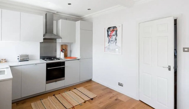 Stunning Notting Hill Home on Tree-Lined Street