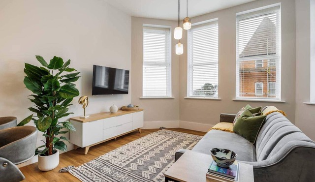 Stunning Sea Views, Family Apt; Free Parking & Gym