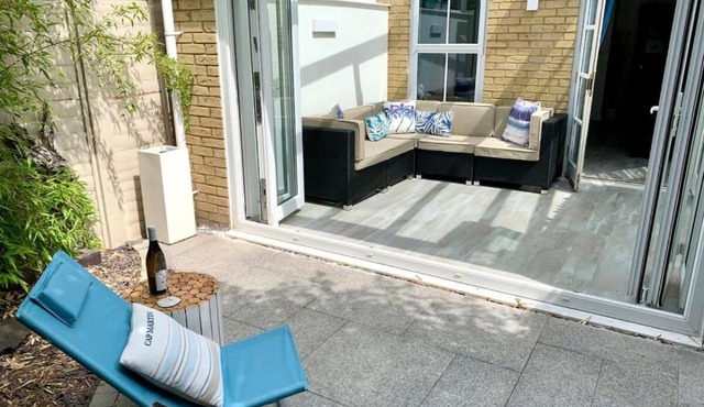 Stunning & Stylish Peaceful House near Station