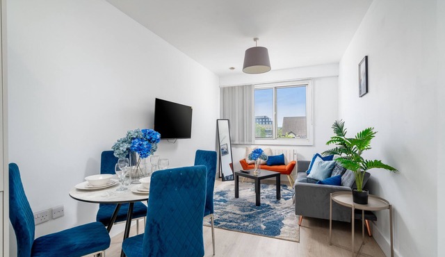 Stylish 1BR Near Heathrow & Elizabeth Line 35