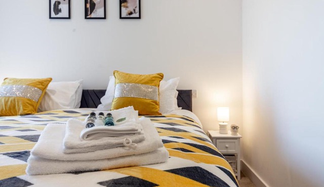 Stylish 2 bed Flat in London with River Thames views Access to boat rides into London-Near O2 Arena and Excel, Fast Wi-Fi, Free Parking, Excellent links Elizabeth and Southeastern Train Line