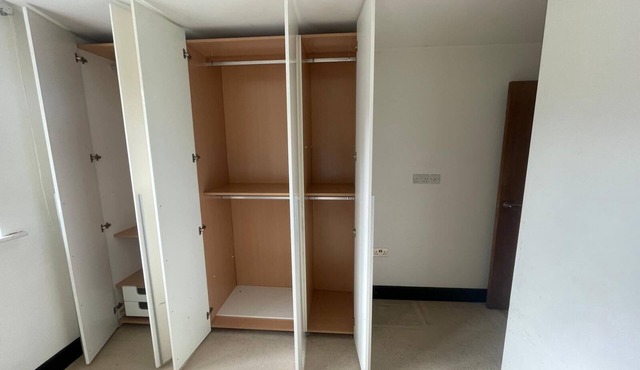 Stylish and spacious 2 bedroom flat 20 minutes from Gatwick airport