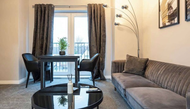 Stylish Apartment w/Secure Parking & Fast WiFi