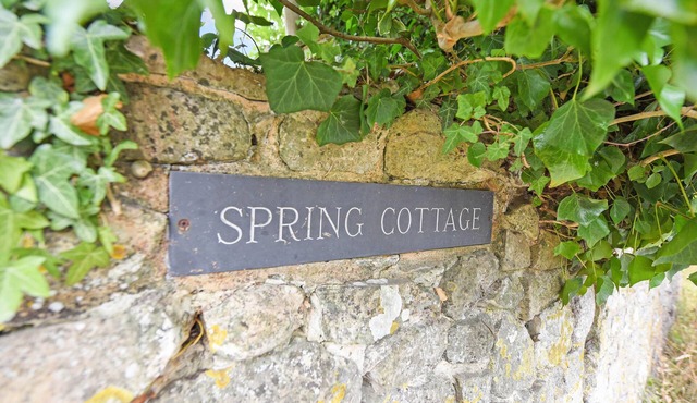 Stylish & comfortable cottage in a beautiful village with stunning views