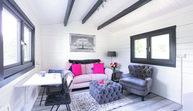 Stylish Log Cabin for a Cozy Stay