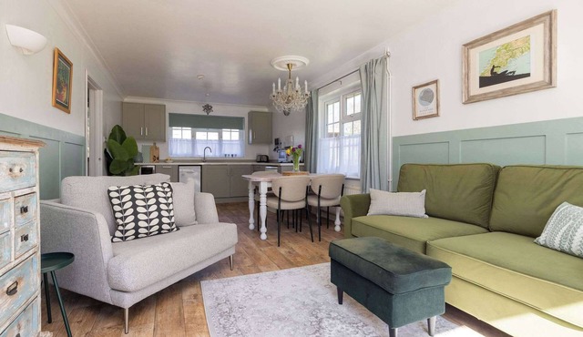 Stylish One Bed Annexe Near Marina and Beaches