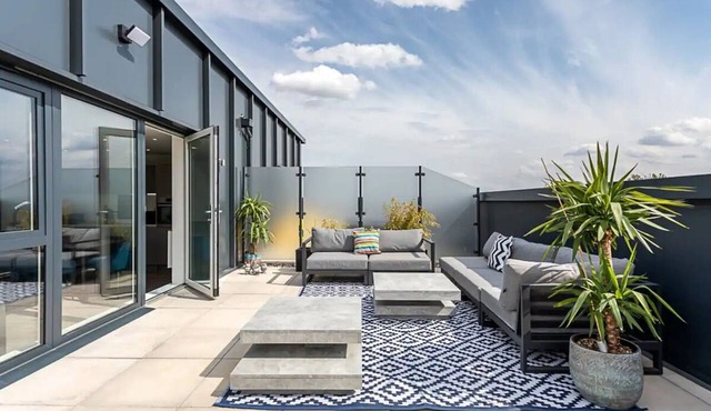 Stylish Penthouse- Guests Favourite. Just Amazing!