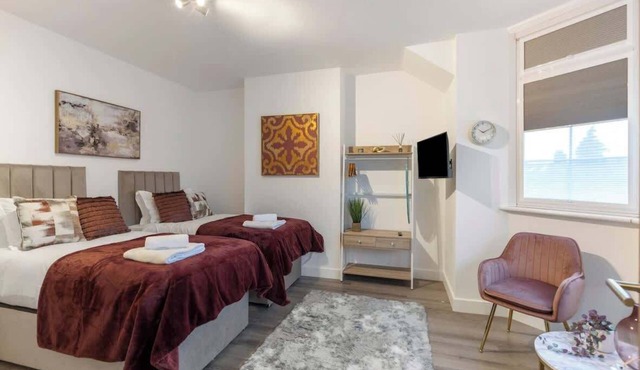 Stylish-Snug-2 Bed Flat-3 min walk to Tube Station
