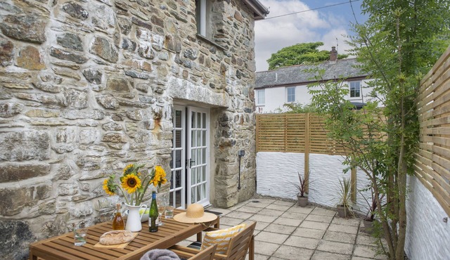 Sublimely located in the thriving village of St Agnes, just a stone's throw from the beauty of Cornw