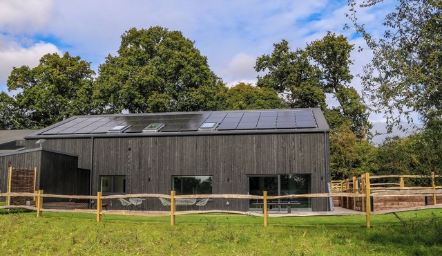SUETTS FARM BARNS, family friendly, with a garden in Bishop's Waltham
