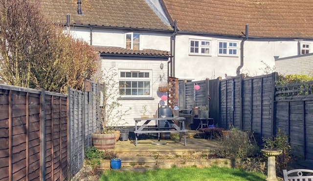 Sunny Meadow Cottage