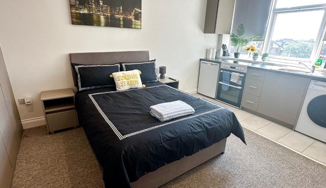 Sunny Modern, Private Apartment,15 Mins To Central London