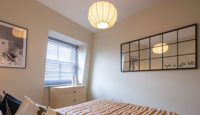 Super Vibrant 2 Bedroom With Parking
