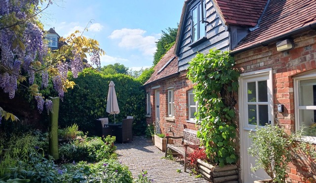 Superbly converted stables in beautiful countryside
