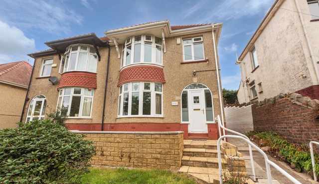 Superior three bedroom house with sea view