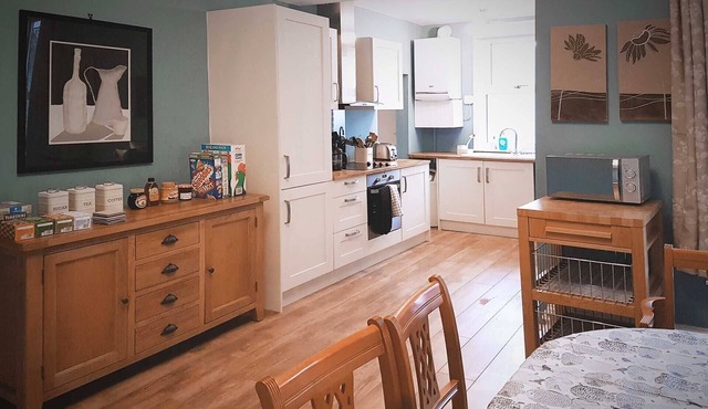 Superking beds, spacious and comfortable ground floor apartment near town centre