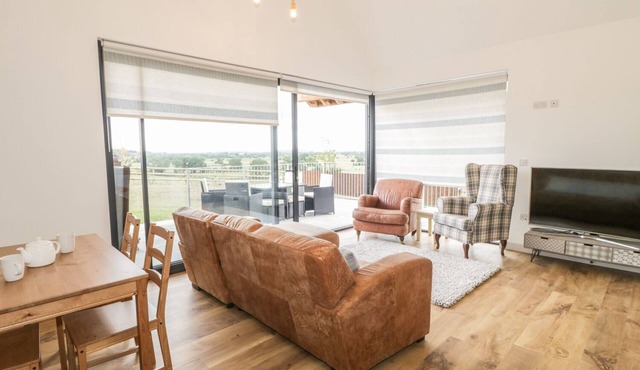 Swan Lodge Castle Farm