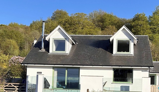 Tanamuir, overlooking Loch Fyne, Strachur - sleeps 6 guests in 3 bedrooms