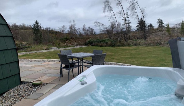 Tawny Owl Pod with Hot Tub