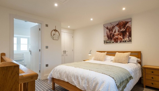 The Alehouse Retreat, The Crown Inn