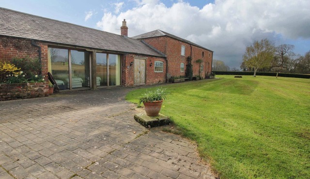 The Barn: A Charming Retreat in Cockshutt