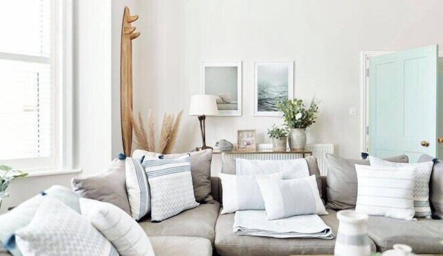 The Beach House Sleeps (20 & 4 mins to the beach)