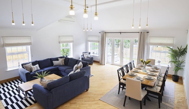 The Castleman is large 3 bedroom apartment, situated within a golf course.