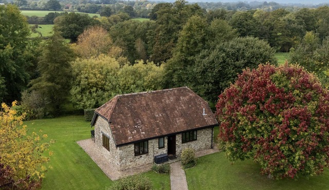 THE CIDER HOUSE, pet friendly, character holiday cottage in Dalwood