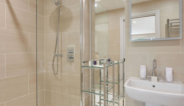 The Garden House - a peaceful 1-bedroom studio, perfect for a relaxing stay