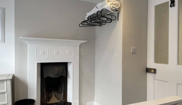 The Greig 1A - Stylish, modern 2 bed Wadhurst Apartment