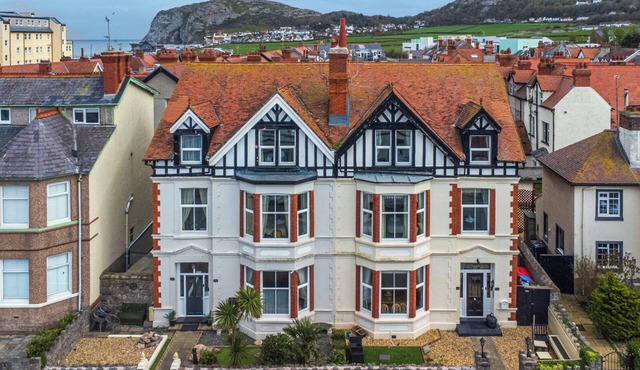 THE KEEP, pet friendly, country holiday cottage in Llandudno