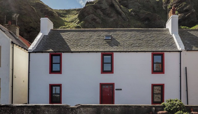 THE LAURELS, family friendly, country holiday cottage in Gardenstown