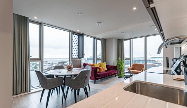 The Lexington - Luxury Serviced Apartments City Centre - City and Waterfront views