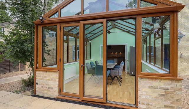 THE LIMES, pet friendly, with a garden in Harston