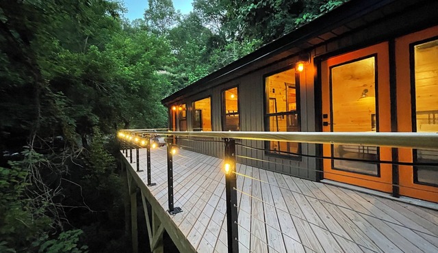 The Little Lake House @ Center Hill Lake Cozy 2-bedroom cabin super fast wi-fi