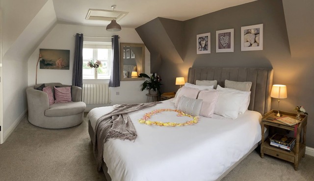 The Loft at Peake’s Retreats + private hot tub