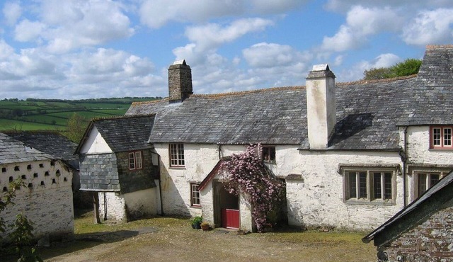 The Longhouse Sleeps 7 (3 Bedrooms)