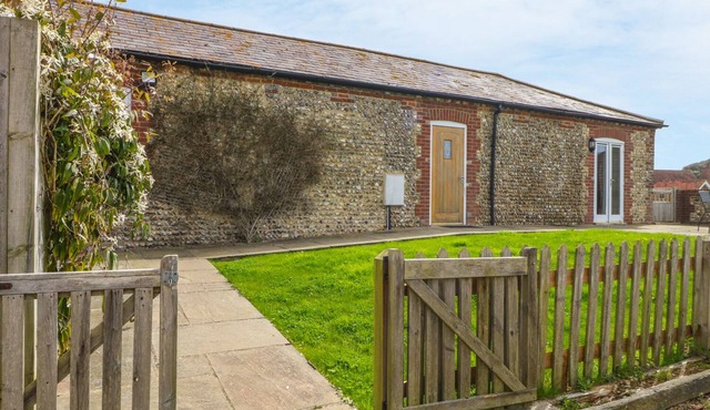 THE OLD DAIRY, pet friendly, character holiday cottage in Angmering
