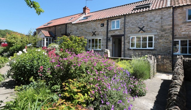 THE OLD POTTING SHED, family friendly in Kirkbymoorside